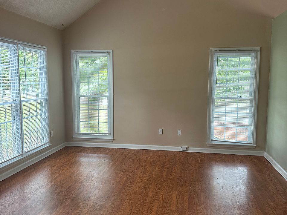 2nd image of 101 Chadford Ct