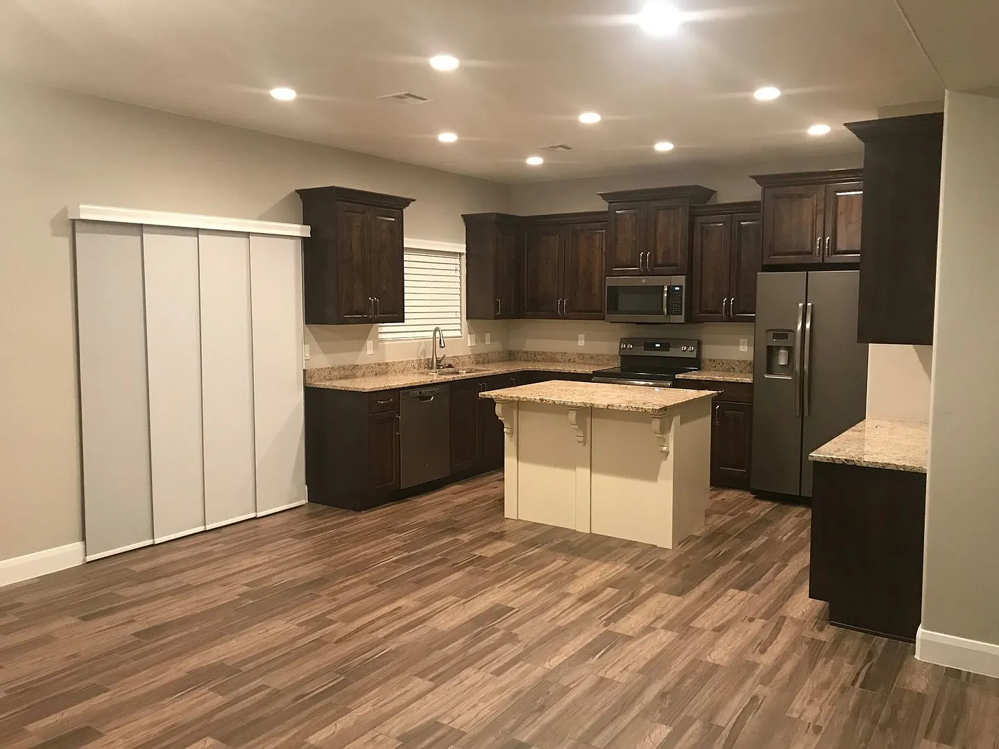 3 bedroom 2.5 bathroom Townhome in Santa Clara! — Photo 3
