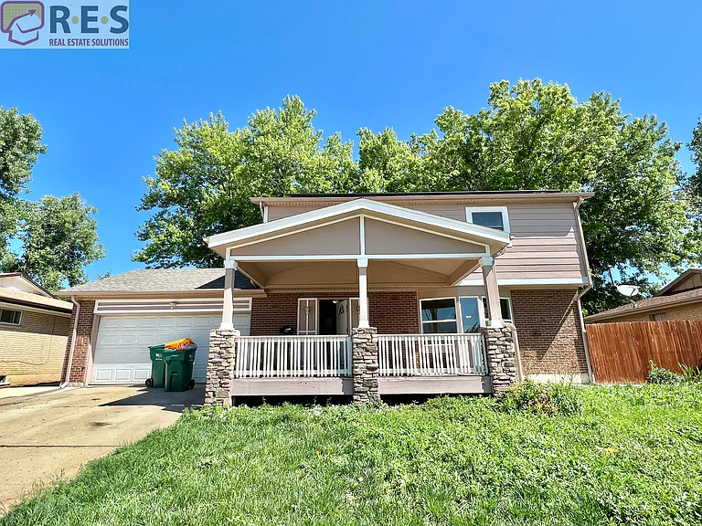 2021 W 82nd Pl — Photo 1