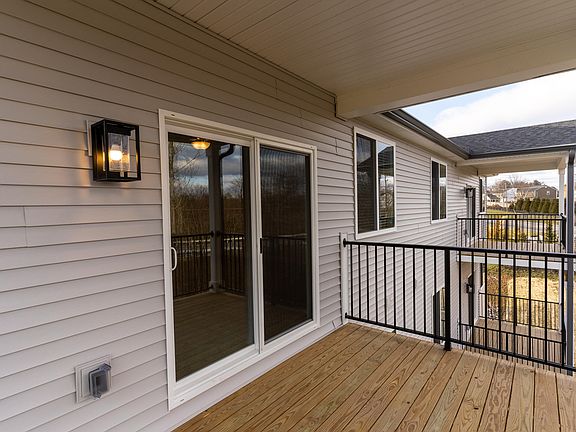 3rd image of 336 Cornwall Dr