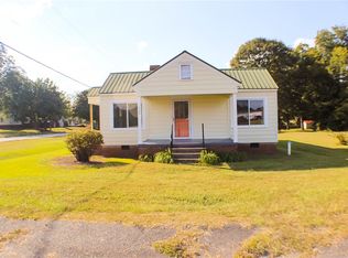 300 Betsy St, Iva, SC 29655