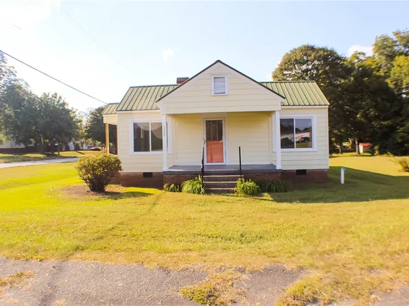 300 Betsy St, Iva, SC 29655