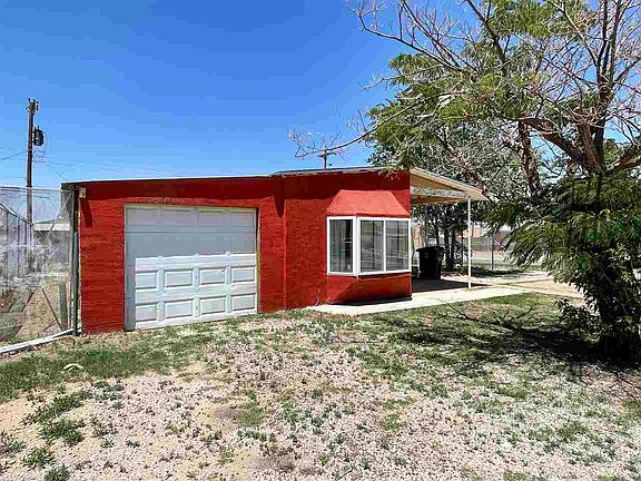 2nd image of 1001 N Plains Park Dr