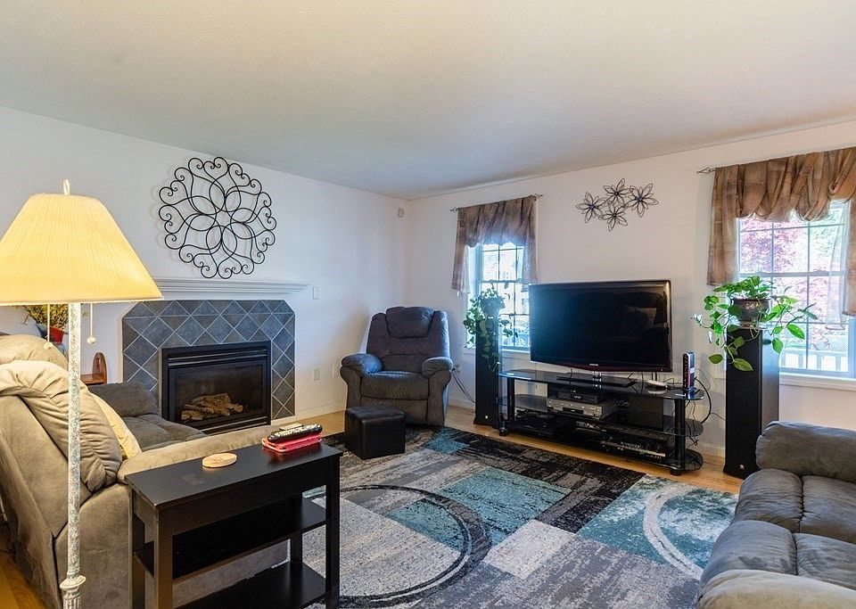 88 Cross St, Methuen, MA 01844 Zillow