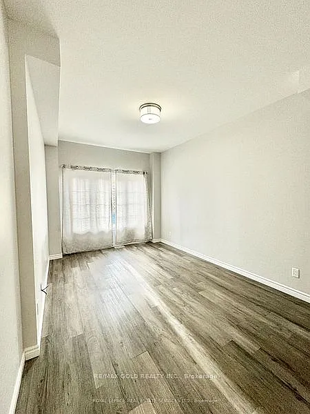 3 bed, $3,000 — Photo 2