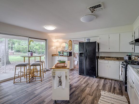 4th image of 506 Shady Oaks Dr