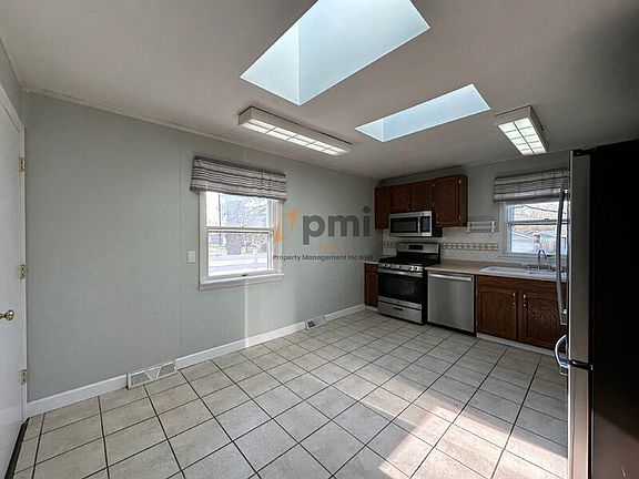 5th image of 201 Couden Ave