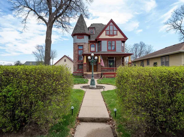 2216 Jackson St, Sioux City, IA 51104