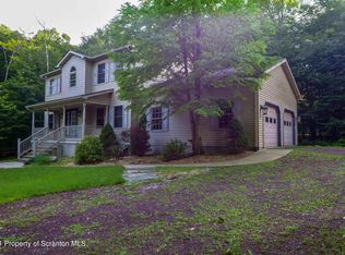 4 Hemlock Ct, Clifton, PA 18424