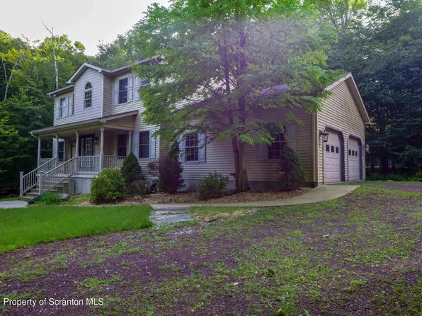 4 Hemlock Ct, Clifton, PA 18424