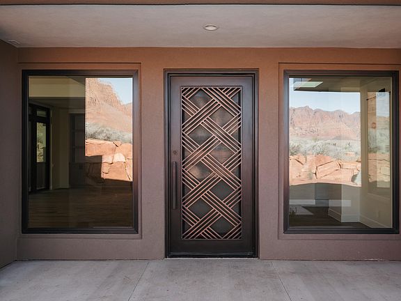 3rd image of 461 W Paiute Dr