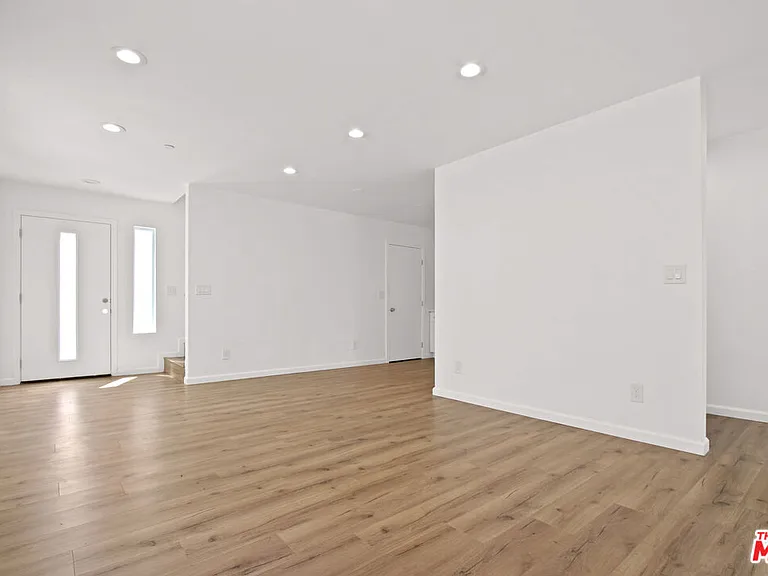 649 W 92nd St — Photo 27