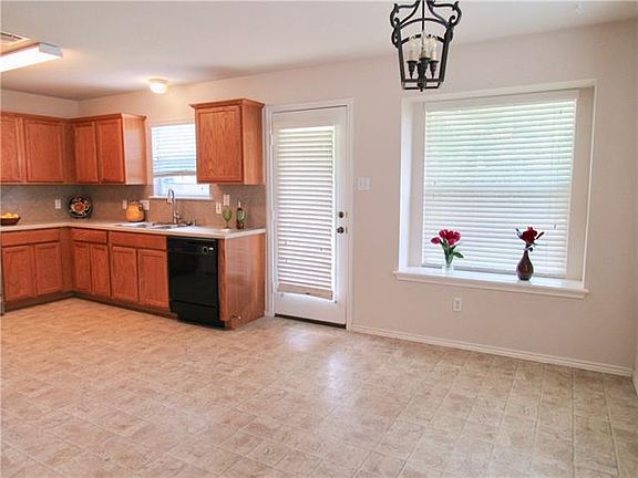 4th image of 3774 Castle Rock Dr
