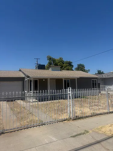 1517 N Millbrook Ave Photo 1