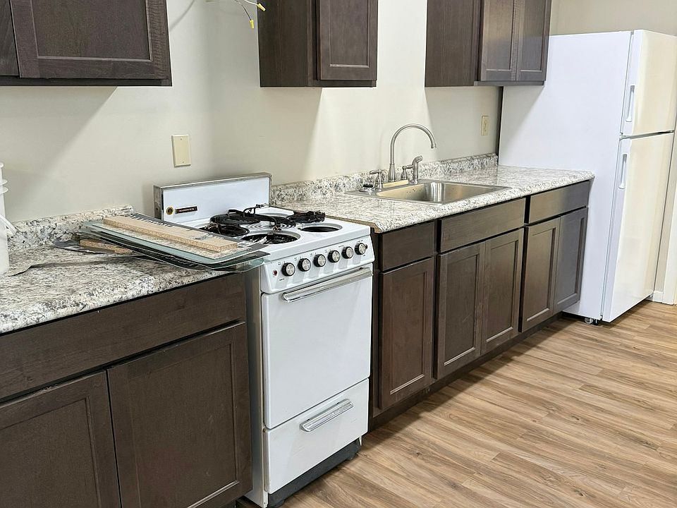 2nd image of 210 S Eaton St #2