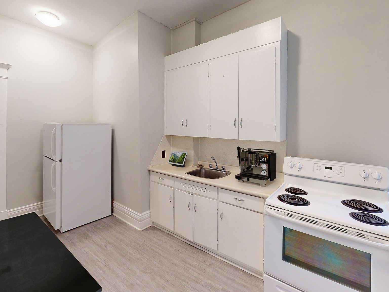 314 Broadway, Winnipeg, MB R3C 0S7 Zillow