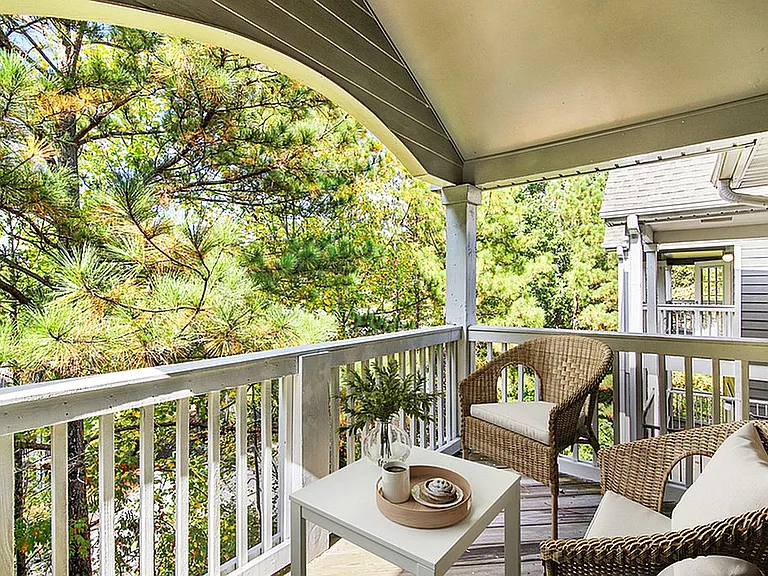 2x1 1087 sqft B1 - Balcony