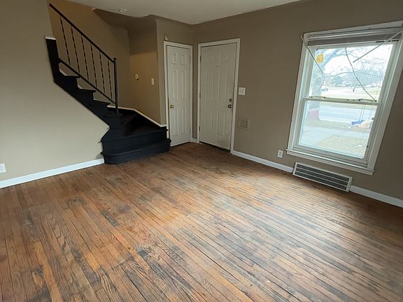 3rd image of 20910 Moross Rd