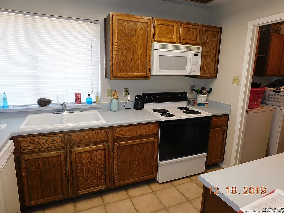 2 bed, 1810 sqft, $1,995 — Photo 2