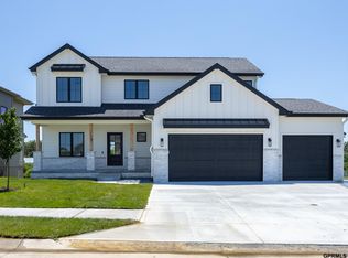 11007 S 218th St, Gretna, NE 68028