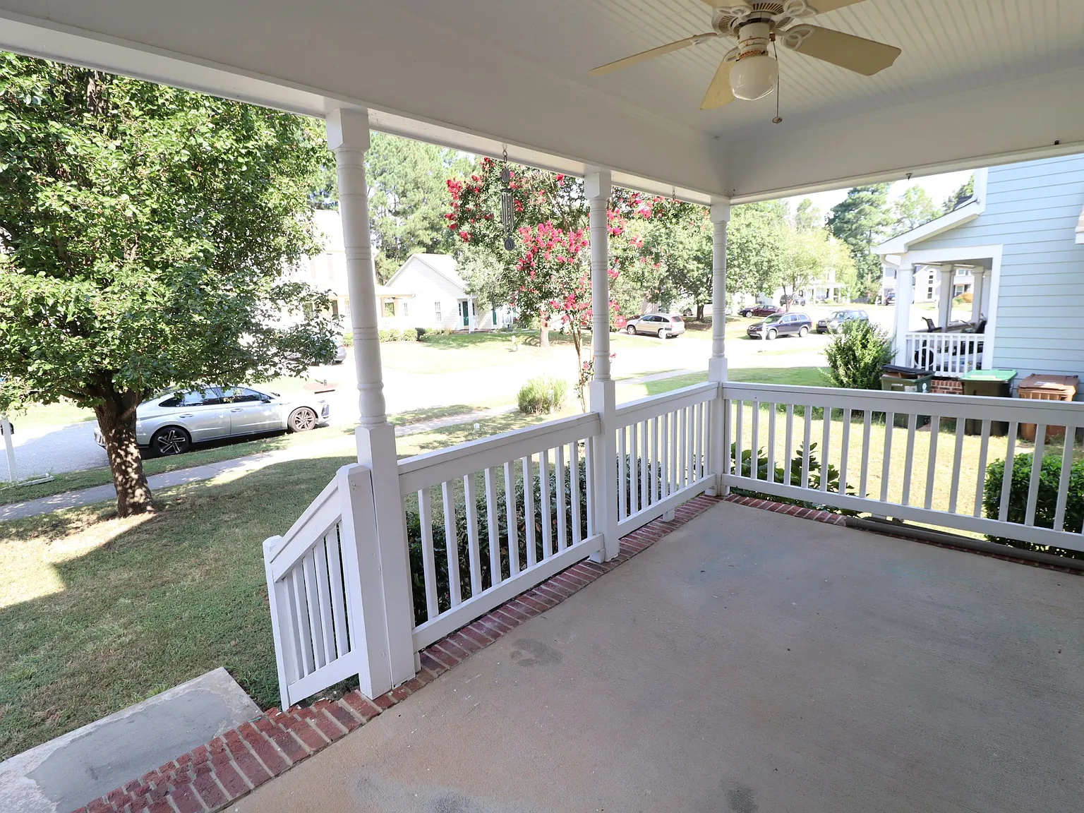 3 bed, 2.5 bath, $2,050 — Photo 2