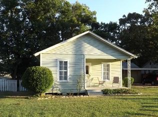 1102 Front St, Glidden, TX 78943