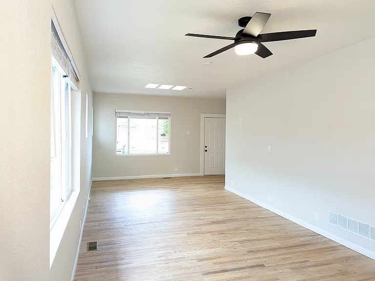 468 S Clarkson St — Photo 5