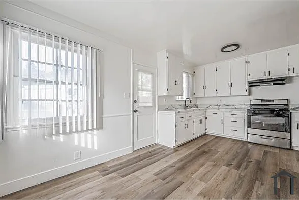 4067 Sutro Ave — Photo 7