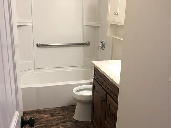 4th image of 324 Holderman Pl