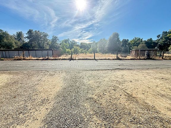 4th image of 2640 Henderson Rd
