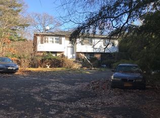 137 Swezey Dr, Middle Island, NY 11953