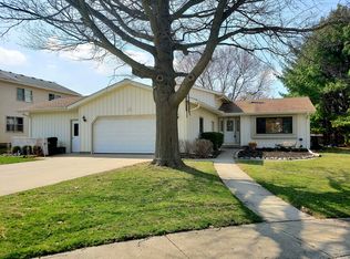 117 Springbrook Ct, McHenry, IL 60050