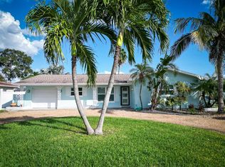 10133 4th St E, Treasure Island, FL 33706