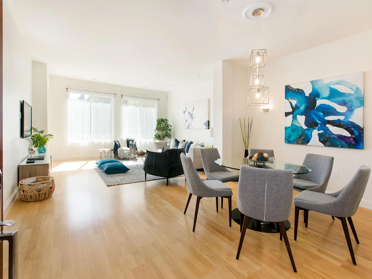 2 bed, 1321 sqft, $4,700 — Photo 3
