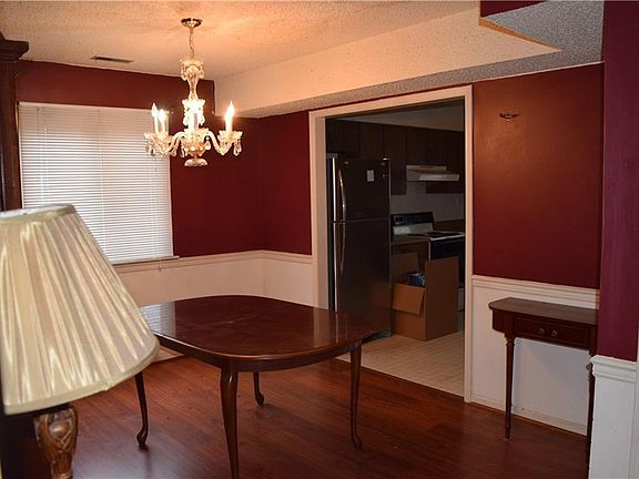 3rd image of 1045 Banyan Dr