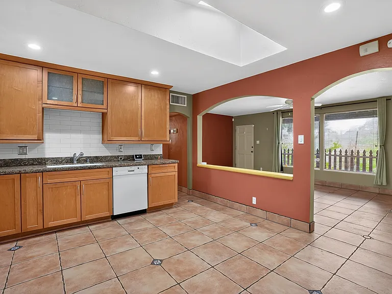 315 W Glenrosa Ave — Photo 6