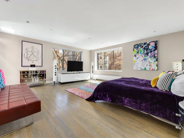 301 East 52nd Street image 10 of 16