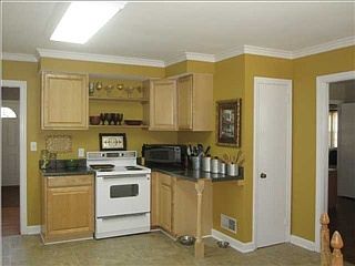 4th image of 9 Elmira Dr