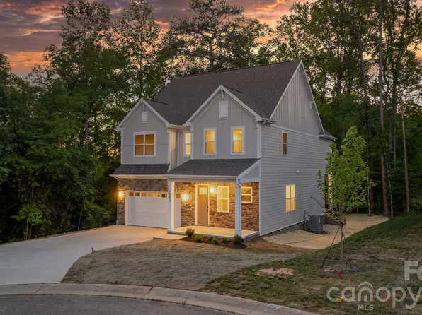 3883 12th St NE, Hickory, NC 28601