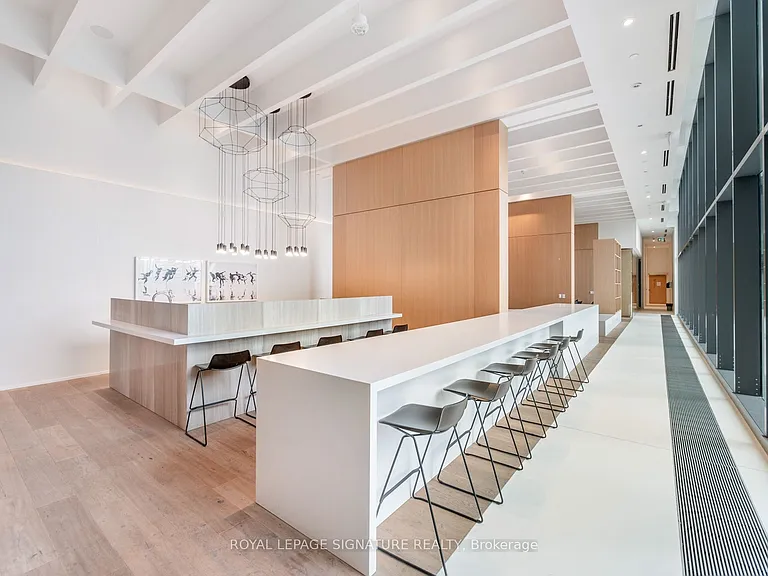 5 Soudan Ave #1010 — Photo 8