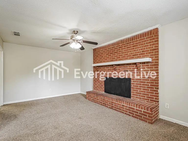 2665 Barclay St — Photo 8