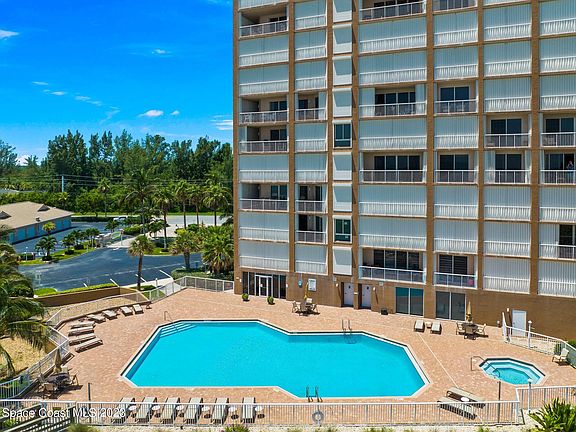 5th image of 4160 N Highway A1a #1305A