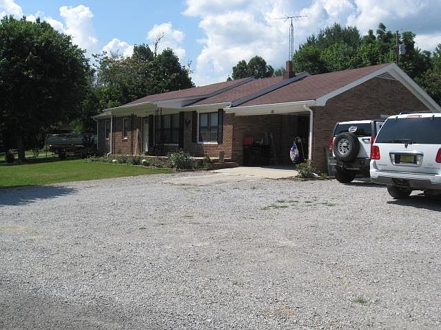1st image of 215 Hensley Ln