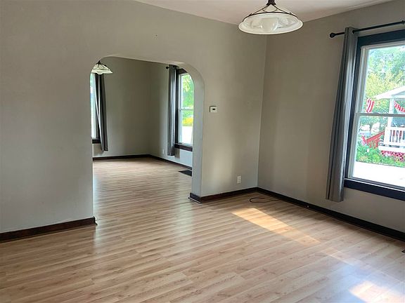 4th image of 223 S Park Ave