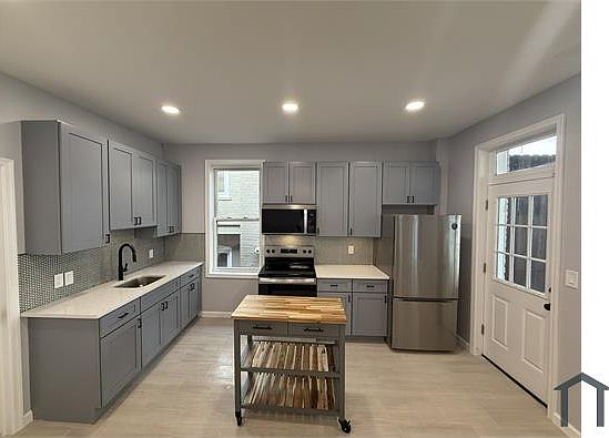 4th image of 1354 Girard St NW #B