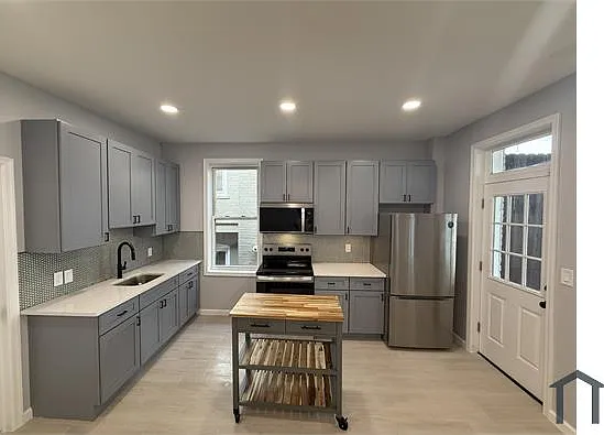1354 Girard St NW #B — Photo 3