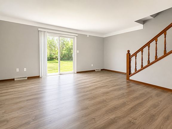 3rd image of 27085 Campau Ln