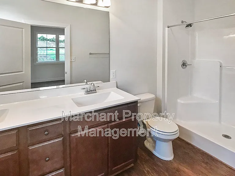 180 Floyd St — Photo 18