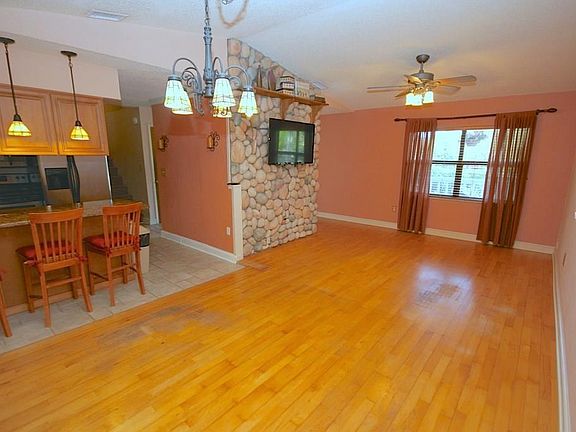5th image of 2393 Weymouth Dr