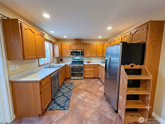5th image of 302 Harrison Street